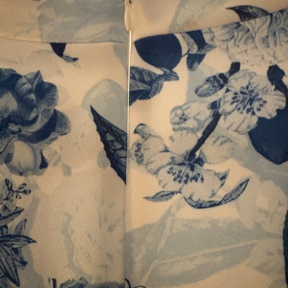 NWT Vince Camuto Blue and White Floral Scuba Knit Fit & Flare Dress. Size 10 - Picture 10 of 11